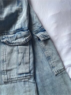 gap high waisted light wash cargo jeans